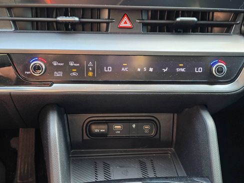 Used 2023 Kia Sportage EX FWD image 17