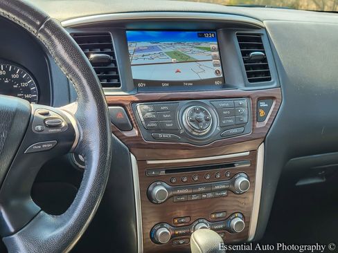 Used 2017 Nissan Pathfinder Platinum image 12