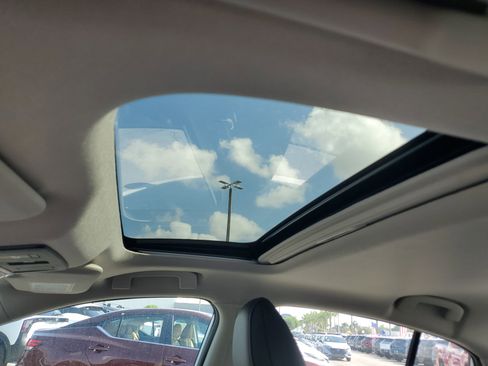 New 2025 Nissan Sentra SR w/ SR Premium Package image 25