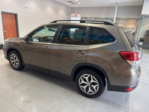 Used 2021 Subaru Forester Premium AWD/4WD image 4