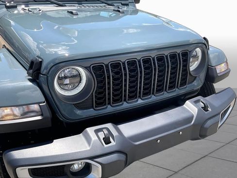 Used 2025 Jeep Gladiator Sport w/ Premium Package AWD/4WD image 56