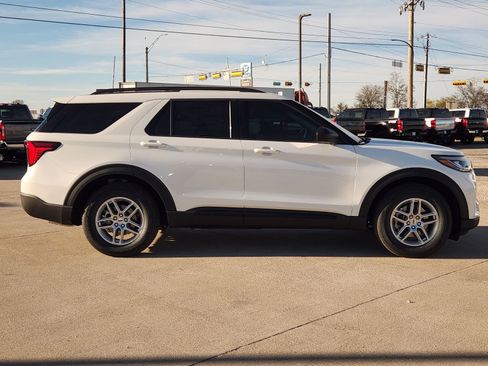 New 2026 Ford Explorer Active image 7