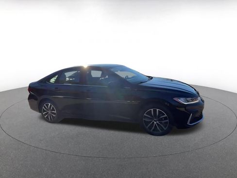 Used 2025 Volkswagen Jetta SE image 2