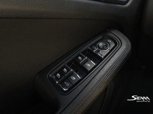 Used 2018 Porsche Macan image 38