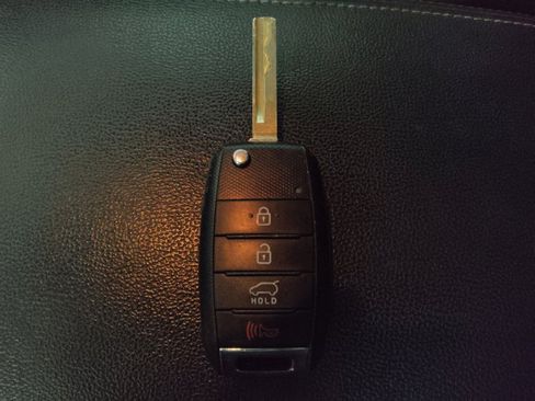 Used 2017 Kia Sorento LX w/ LX Convenience Package image 32