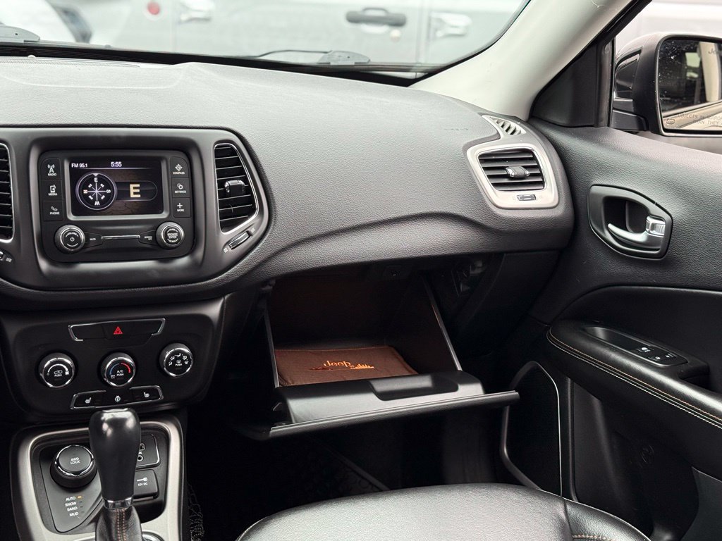 Used 2018 Jeep Compass Latitude w/ Cold Weather Group AWD/4WD image 22