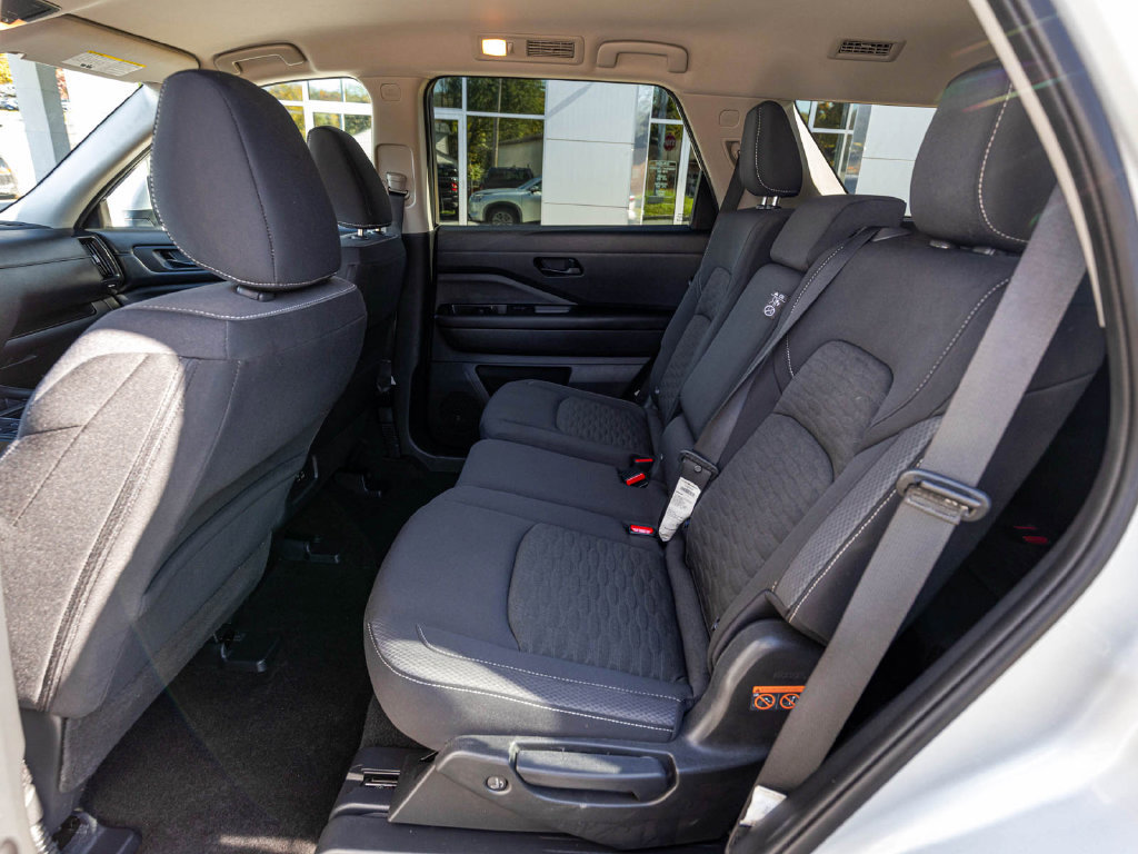 Used 2023 Nissan Pathfinder SV AWD/4WD image 18