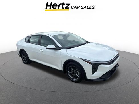 Used 2025 Kia K4 LXS image 1