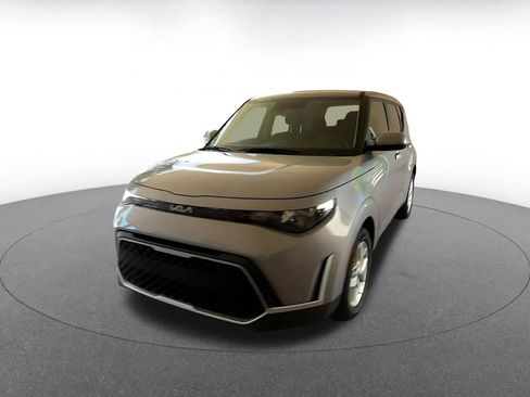 Used 2025 Kia Soul LX w/ LX Technology Package image 4