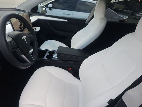 Used 2024 Tesla Model Y Long Range image 4