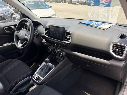 Used 2025 Hyundai Venue SEL FWD image 17