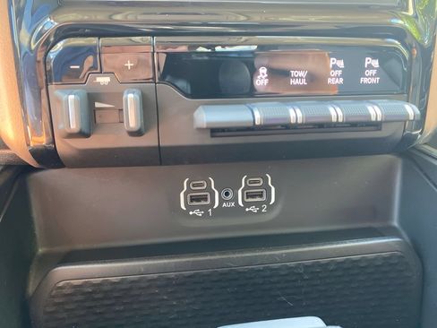 Used 2022 RAM 1500 Laramie AWD/4WD image 31