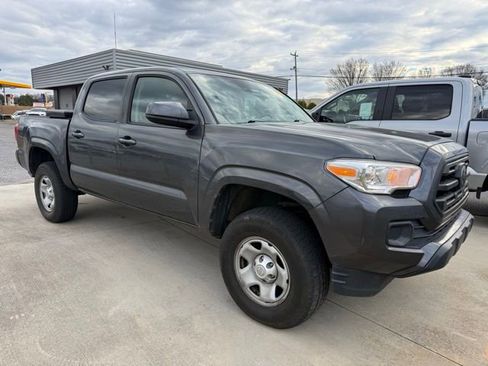 Used 2019 Toyota Tacoma SR image 4