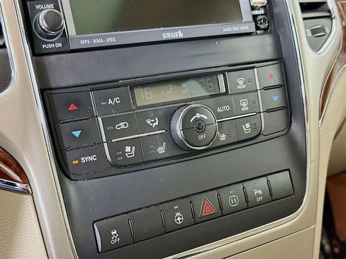 Used 2011 Jeep Grand Cherokee Limited w/ Luxury Group II image 22