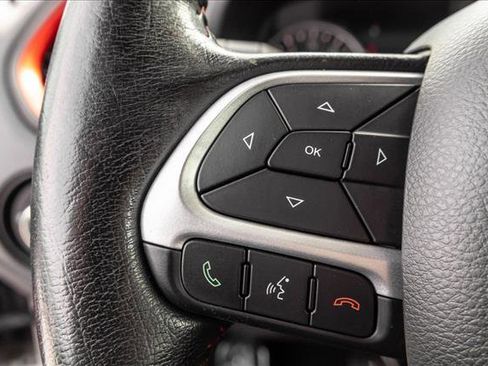 Used 2019 Jeep Renegade Trailhawk AWD/4WD image 16