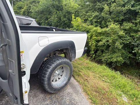 Used 2015 Toyota Tacoma 4x4 Access Cab image 17