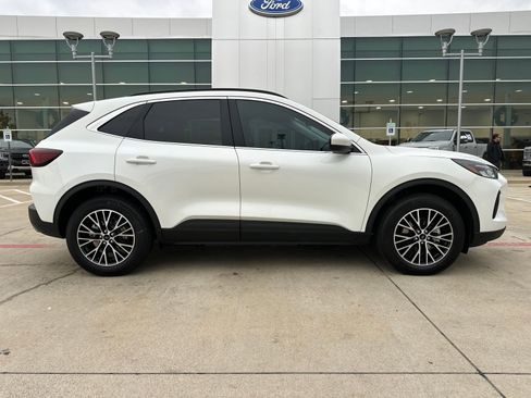 New 2026 Ford Escape SE image 6