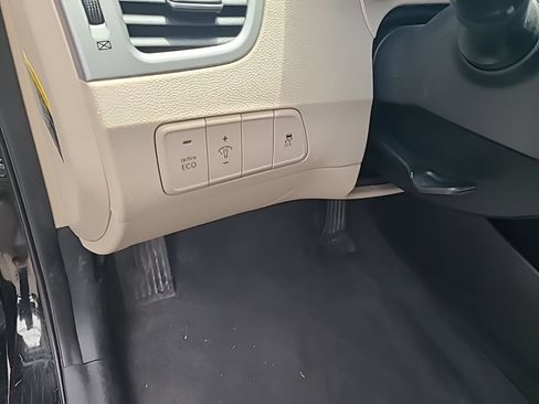 Used 2016 Hyundai Elantra SE FWD image 19