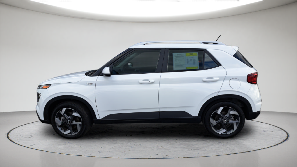 Used 2026 Hyundai Venue SEL FWD image 14