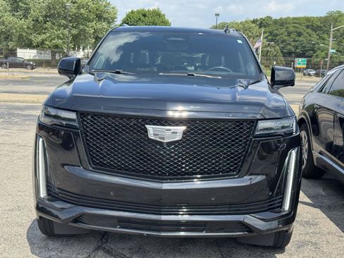 Used 2023 Cadillac Escalade ESV Sport Platinum w/ LPO, ONYX Package AWD/4WD image 2