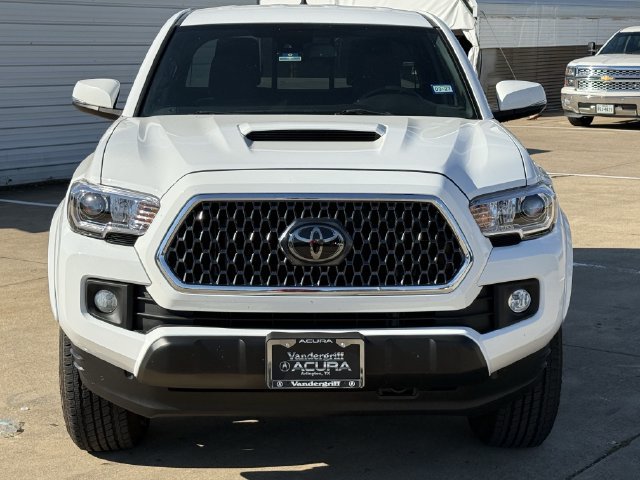 Used 2018 Toyota Tacoma TRD Sport AWD/4WD image 7