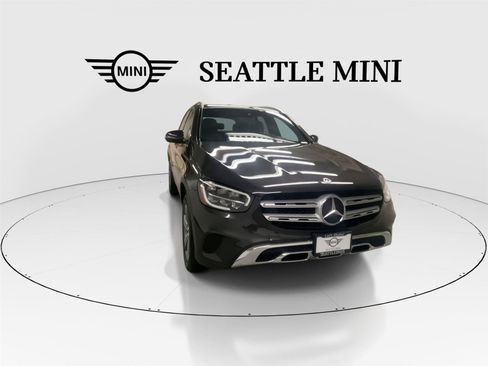 Used 2020 Mercedes-Benz GLC 300 4MATIC w/ Premium Package image 3