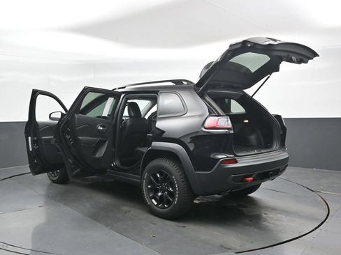 Used 2022 Jeep Cherokee Trailhawk w/ Premium Leather Package AWD/4WD image 50