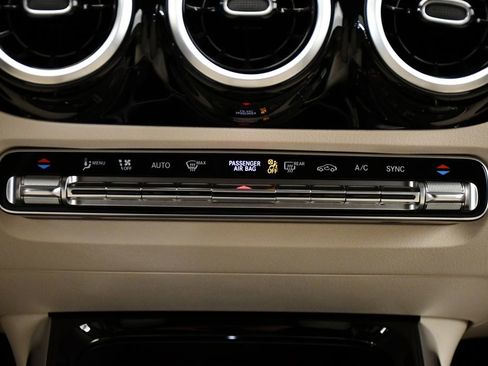 Used 2025 Mercedes-Benz GLA 250 4MATIC image 28