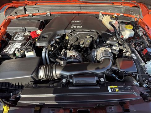 Used 2019 Jeep Wrangler Unlimited Sahara w/ Uconnect 4C Nav & Sound Group image 42