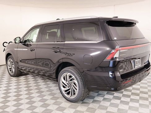 New 2025 Lincoln Navigator Reserve AWD/4WD image 24