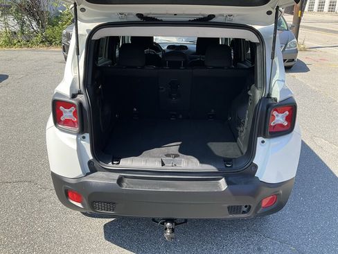 Used 2018 Jeep Renegade Latitude w/ Cold Weather Group AWD/4WD image 13