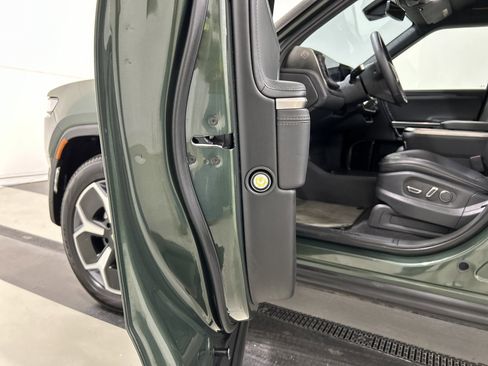 Used 2023 Rivian R1S Adventure image 32