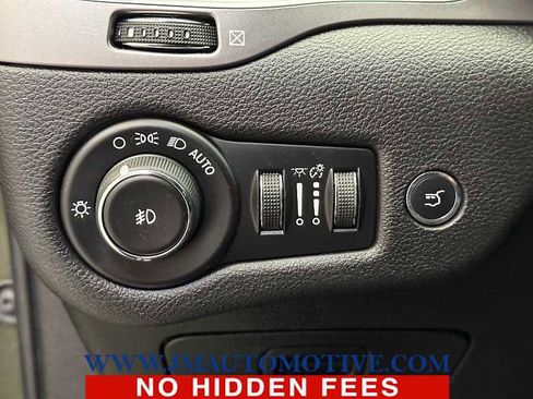 Used 2019 Jeep Cherokee Limited w/ Technology Group AWD/4WD image 38