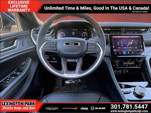 Used 2025 Jeep Grand Cherokee Limited AWD/4WD image 8