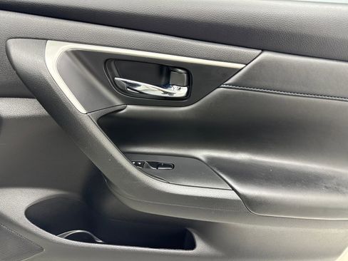 Used 2017 Nissan Altima 2.5 SR w/ Midnight Edition Package FWD image 39