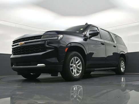 Used 2024 Chevrolet Suburban LS RWD image 24