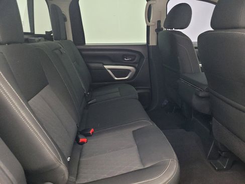 Used 2017 Nissan Titan SV image 19