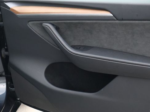 Used 2023 Tesla Model Y Long Range image 16