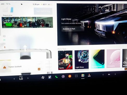 Used 2025 Tesla Cybertruck AWD Crew Cab image 34