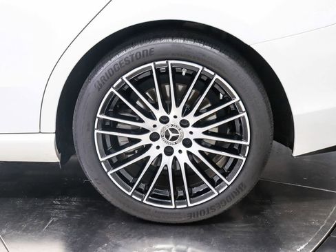 Used 2023 Mercedes-Benz C 300 Sedan image 10