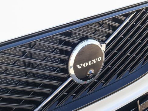 New 2026 Volvo XC60 B5 Ultra w/ Climate Package image 17