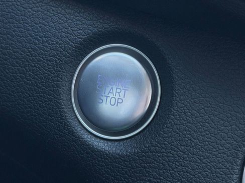 Used 2019 Hyundai Santa Fe SEL image 32