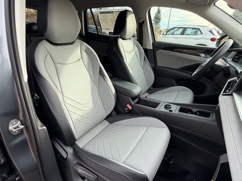 New 2026 Volkswagen Tiguan SE FWD image 12