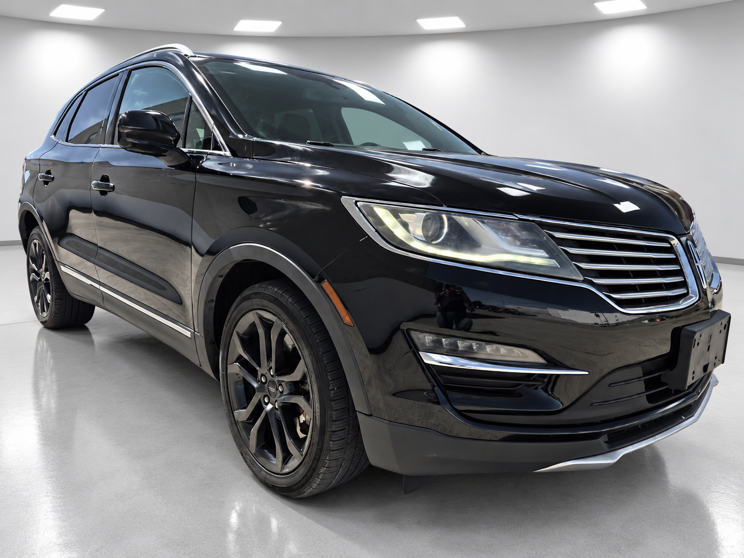 Used 2016 Lincoln MKC Select w/ Select Plus Package FWD image 2