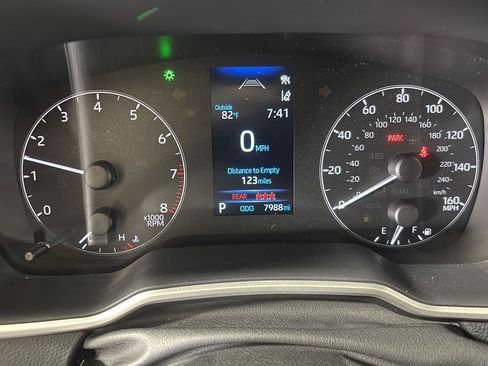 Used 2024 Toyota Corolla SE w/ SE Package FWD image 3
