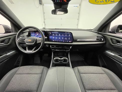 Used 2025 Chevrolet Traverse LT w/ LPO, Floor Liner Package AWD/4WD image 3