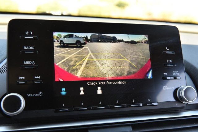 Used 2018 Honda Accord LX image 12