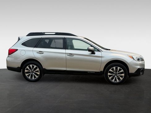 Used 2015 Subaru Outback 2.5i Limited AWD/4WD image 4
