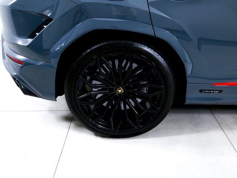 Used 2025 Lamborghini Urus SE AWD/4WD image 37