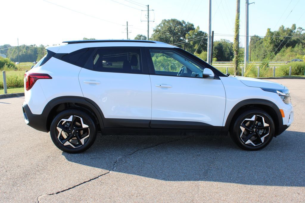 Used 2025 Kia Seltos S FWD image 14